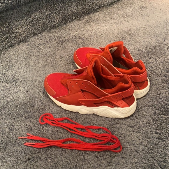 Huarache blood red sneakers-size 3yr UC - Picture 10 of 13